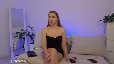 Snapshot of sweetkira1 chatting on 11.21.25 SweetKira1 online show from 11.21.25