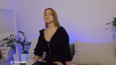 Snapshot of sweetkira1 chatting on 11.24.25 SweetKira1 online show from 11.24.25