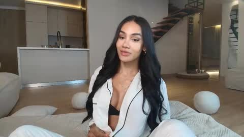 Laura Saenz  Geminis online show from 05.11.26