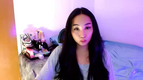 Snapshot of sweetlilly_18 chatting on 11.15.25 Lilly online show from 11.15.25