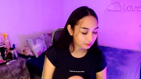 Snapshot of sweetlilly_18 chatting on 12.18.25 Lilly online show from 12.18.25