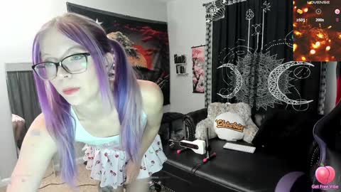 Snapshot of sweetlilraven chatting on 12.23.24 Sweetlilraven online show from 12.23.24