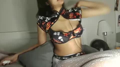 Snapshot of sweetlilyinthewild chatting on 11.30.25 Lily online show from 11.30.25