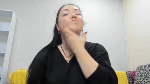 Snapshot of sweetmarylove chatting on 11.08.25 sweetmarylove online show from 11.08.25