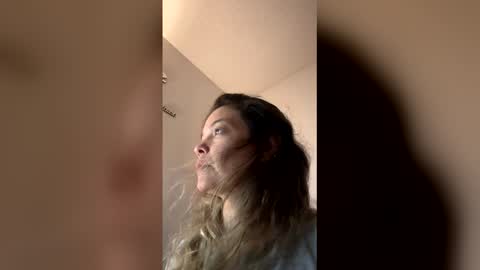 Snapshot of sweetmom1 chatting on 03.17.26 Monic online show from 03.17.26