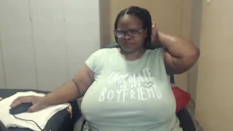 Snapshot of sweetnoziexxx chatting on 10.25.25 sweetnoziexxx online show from 10.25.25