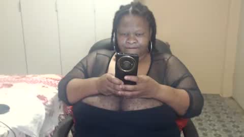 Snapshot of sweetnoziexxx chatting on 11.15.25 sweetnoziexxx online show from 11.15.25