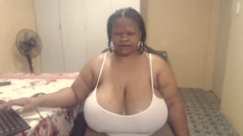 Snapshot of sweetnoziexxx chatting on 12.14.25 sweetnoziexxx online show from 12.14.25