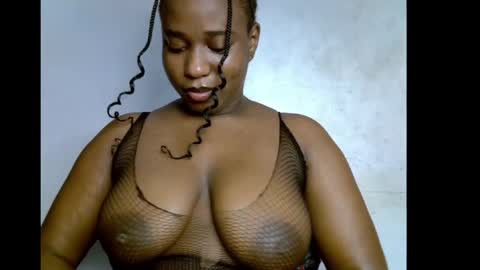 Snapshot of sweetpetitgirl chatting on 04.13.26 LILY BRANDY online show from 04.13.26