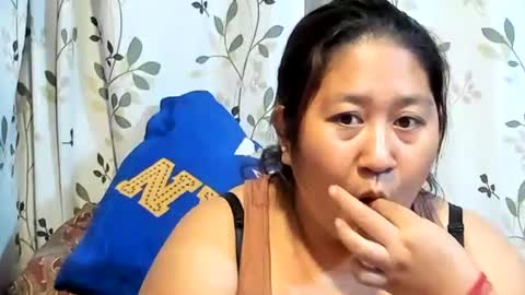 Snapshot of sweetpilipina88 chatting on 11.24.25 MIA online show from 11.24.25