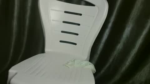 Snapshot of sweetpussy135 chatting on 12.17.25 slim ivy online show from 12.17.25