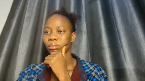 Snapshot of sweetpussy135 chatting on 12.18.25 slim ivy online show from 12.18.25