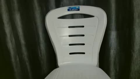 Snapshot of sweetpussy135 chatting on 12.21.25 slim ivy online show from 12.21.25