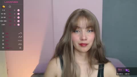 Snapshot of sweetrafaella chatting on 11.17.25 Rafaella online show from 11.17.25
