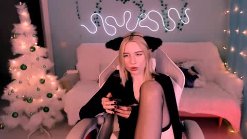 Snapshot of sweetrichal chatting on 12.15.24 sweetrichal online show from 12.15.24