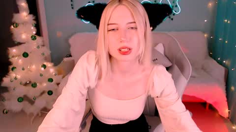 Snapshot of sweetrichal chatting on 12.15.24 sweetrichal online show from 12.15.24