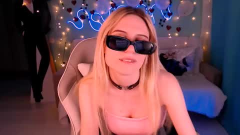 Snapshot of sweetrichal chatting on 02.18.25 sweetrichal online show from 02.18.25