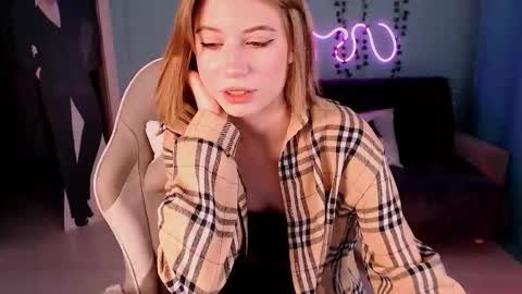 Snapshot of sweetrichal chatting on 09.25.25 sweetrichal online show from 09.25.25