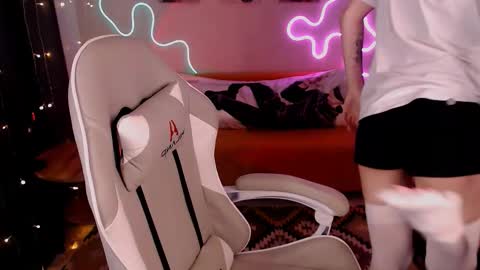 Snapshot of sweetrichal chatting on 10.24.25 sweetrichal online show from 10.24.25