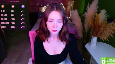 Snapshot of sweetshy_ chatting on 11.22.25 Alice online show from 11.22.25