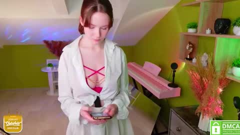 Snapshot of sweetshy_ chatting on 11.30.25 Alice online show from 11.30.25