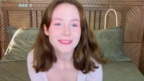 Snapshot of sweetshy_ chatting on 12.16.25 Alice online show from 12.16.25