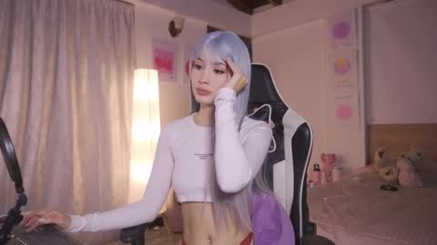 Cat independent model  online show from 11.20.25