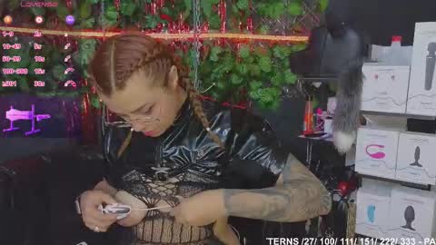 Snapshot of sweett_mollyy chatting on 12.21.25 Molly - INDEPENDENT MODEL online show from 12.21.25