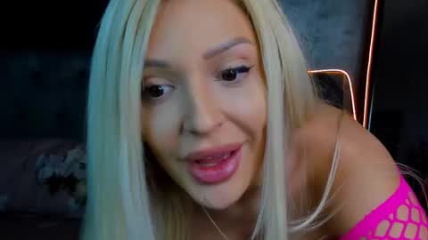 Snapshot of sweettheaa_ chatting on 10.12.25 Jessica online show from 10.12.25