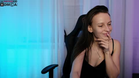 Snapshot of sweettooth20 chatting on 01.09.25 Leila and Alex online show from 01.09.25