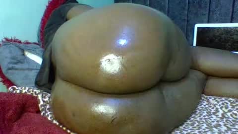 Snapshot of sweettrozzy chatting on 02.20.25 sweettrozzy online show from 02.20.25