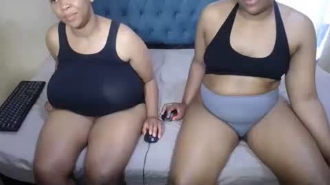 Snapshot of sweetwetebony2 chatting on 11.17.25 sweetwetebony2 online show from 11.17.25