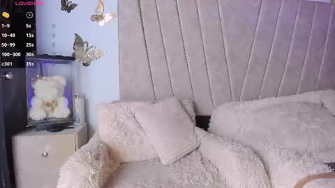  independent model  online show from 07.22.26