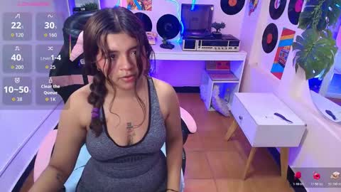 Snapshot of sweety_smilee chatting on 12.16.25 Emma online show from 12.16.25