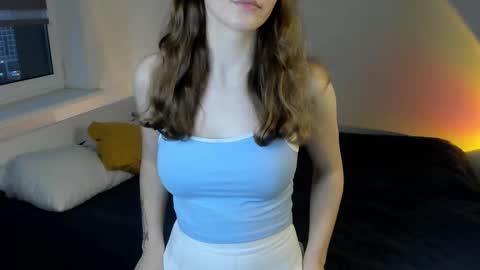 Snapshot of sweety_xis chatting on 09.16.25 Bella . online show from 09.16.25