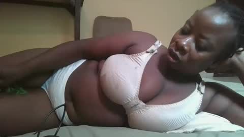 Snapshot of sweetyass25 chatting on 04.11.26 sweetyass25 online show from 04.11.26