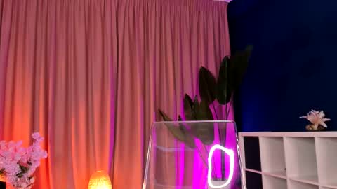 Leya online show from 11.25.25