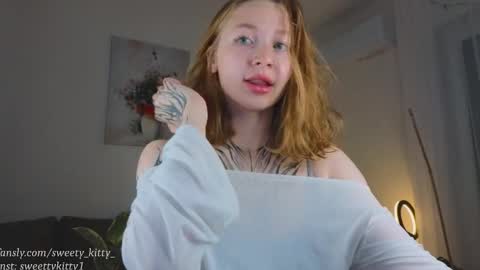 Snapshot of sweetykitty_x chatting on 11.18.25 Jenny give it a sub online show from 11.18.25