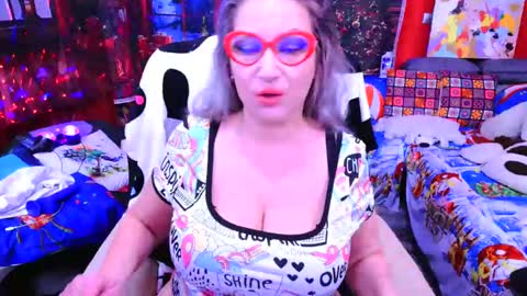 Snapshot of sweetylisahard chatting on 01.01.25 Lisa online show from 01.01.25