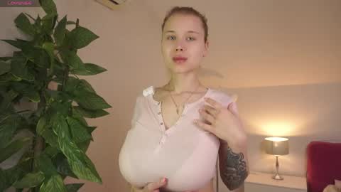 Snapshot of sweetyoops chatting on 05.11.26 Astrid online show from 05.11.26