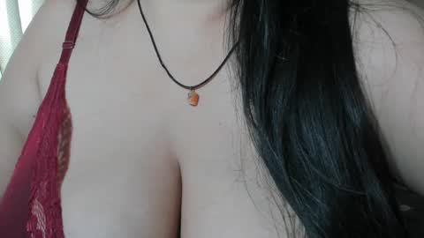 Snapshot of sweewoman_ chatting on 01.18.25 Miranda online show from 01.18.25