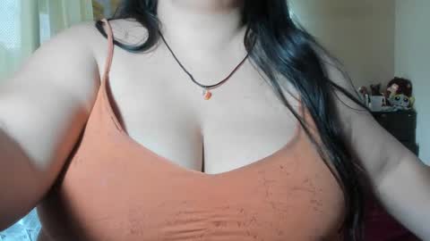 Snapshot of sweewoman_ chatting on 02.02.25 Miranda online show from 02.02.25