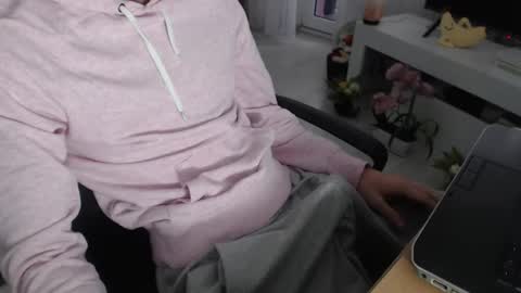 SwetLittleBoy4u online show from 11.27.25