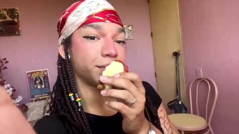 Snapshot of swettcabol chatting on 01.22.25 swettcabol online show from 01.22.25