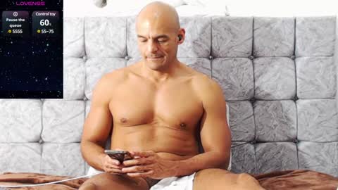    ------- Hi Im Willy  follow me do not forget to put the thumb up  online show from 12.17.24