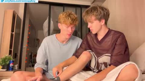 Snapshot of swoopyboy chatting on 10.24.25 swoopyboy online show from 10.24.25