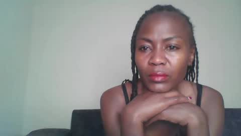 Snapshot of swtebony1 chatting on 11.06.25 ALICIA online show from 11.06.25