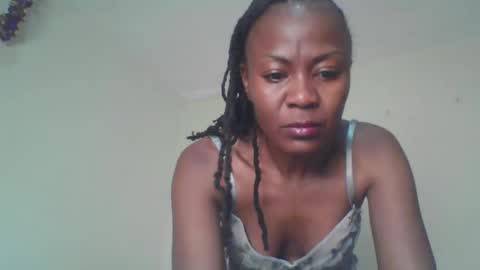 Snapshot of swtebony1 chatting on 11.21.25 ALICIA online show from 11.21.25