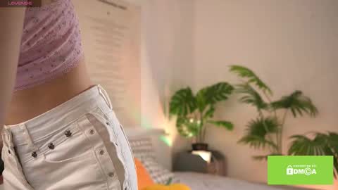 Snapshot of swtty_meivi chatting on 11.08.25 MEI online show from 11.08.25