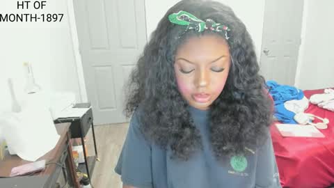 Snapshot of sxamleuy chatting on 11.19.25 sxamleuy online show from 11.19.25